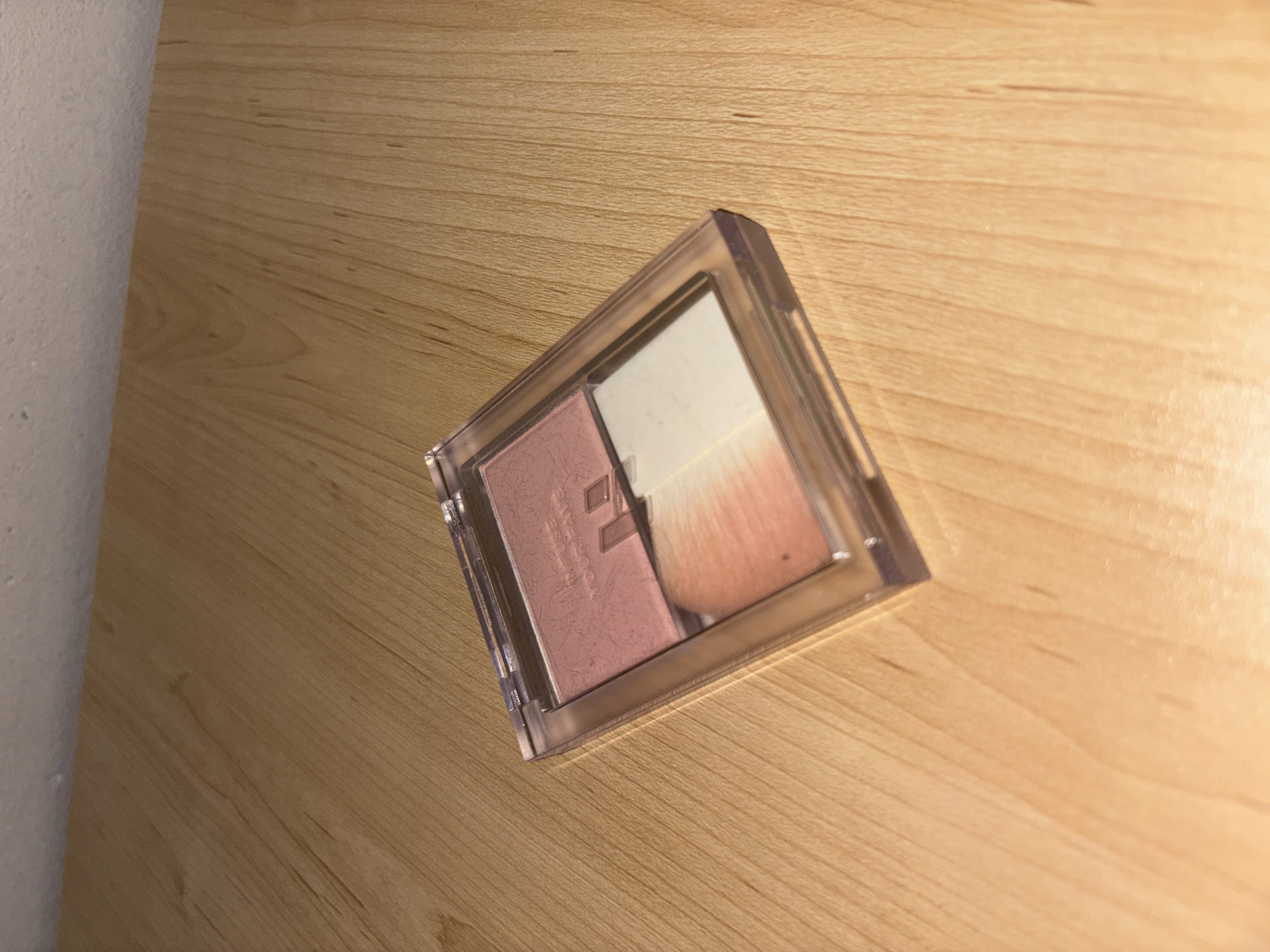 Front/Side view of Eyeshadow